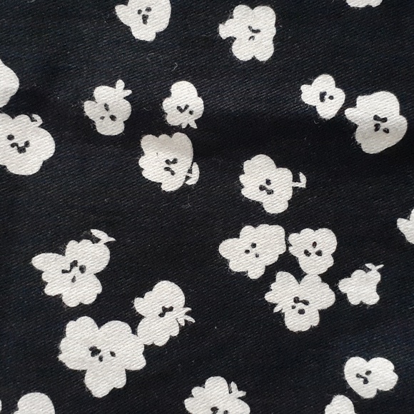 Women's Mid-Rise Slim 5 Inch Inseam Khaki Floral Short - Picture 2 of 3